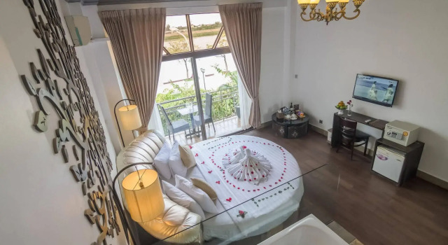 Adore Hotel