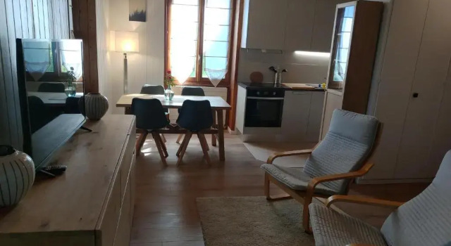 Studio au calme, vue imprenable sur la vallée, Забронировать Отель Лезен 