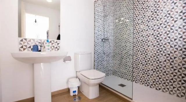 Кровать в общем номере Surfers Retreat