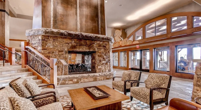 Luxury 1 Bedroom Ski in, Ski out One Ski Hill Residence Located at the Base of Peak 8 with Bowling Alley Onsite, Забронировать Отель Отели Брекенридж с парковкой, рядом с Trygve's Platter Chair Lift, Парковка
