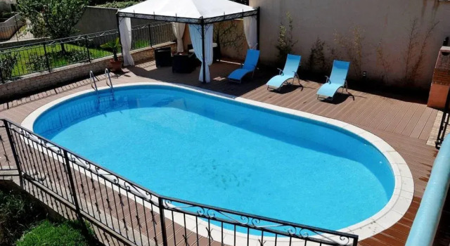 House With one Bedroom in Gargas, With Private Pool, Terrace and Wifi