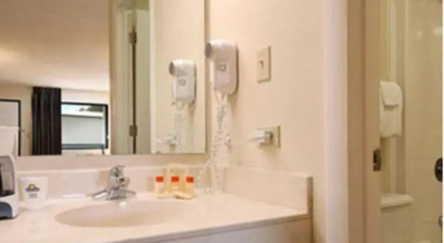 Номер Standard Days Inn by Wyndham Enterprise