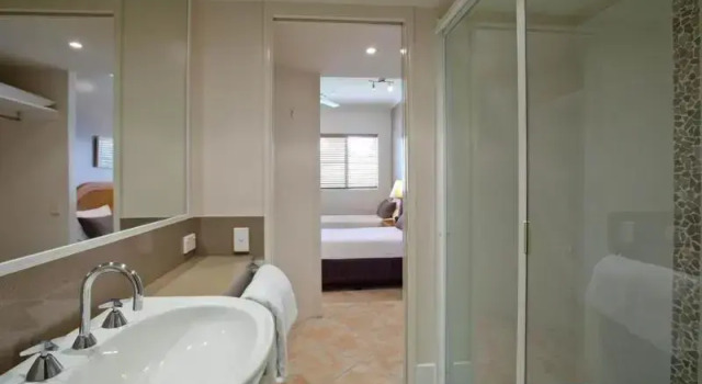 Апартаменты c 1 комнатой с балконом Coral Sands Beachfront Resort