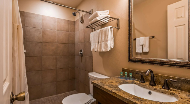 Четырёхместный номер Standard с видом на горы Best Western Tyrolean Lodge