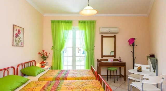 House of Velenia, Family Apt 15' from Corfu center, Забронировать Отель Отели Острова Корфу с парковкой, рядом с Главная больница Корфу, Парковка