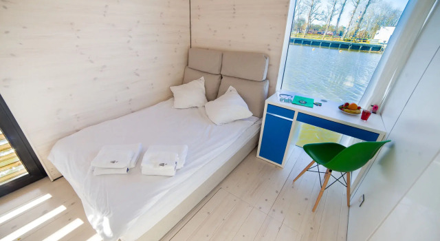 HT Houseboats
