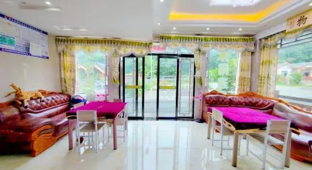 Shennongjia Lily Hotel (Dajiuhu Pingqian Ancient Town), Prenota Hotel Shennongjia Hubei
