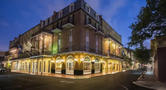 Кровать в общем номере Holiday Inn Hotel French Quarter-Chateau Lemoyne by IHG