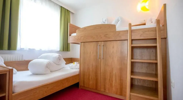 Апартаменты Familienhotel Felsenhof
