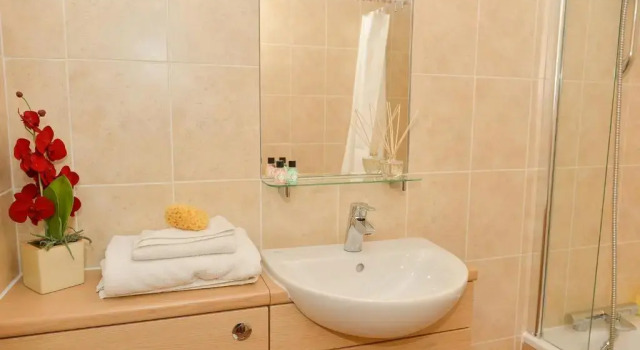 Полулюкс Wherry Hotel