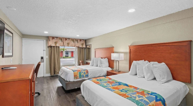 Семейный люкс с 2 комнатами Travelodge by Wyndham Kissimmee/Orlando