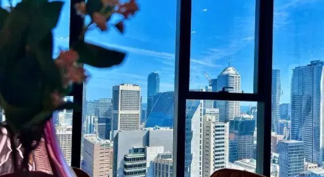 Highrise Best Location 2 Bedrooms & 2 Bathrooms, Book Hotel Kew 