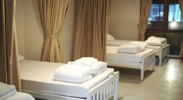 Кровать в общем номере Krung Tone Hostel
