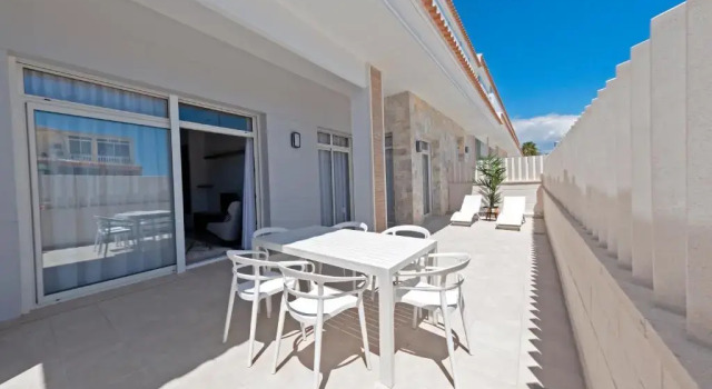 Апартаменты Apartamentos La Laguna II Luxury Apartments