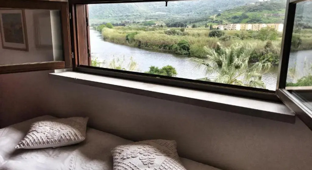 Коттедж Bosa Apartments "Attic On The River"