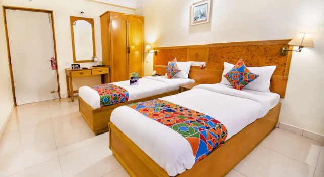 Двухместный номер Deluxe FabHotel Metro Manor Central Station