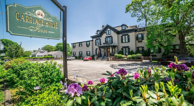 Четырёхместный люкс The Carriage House Inn Newport