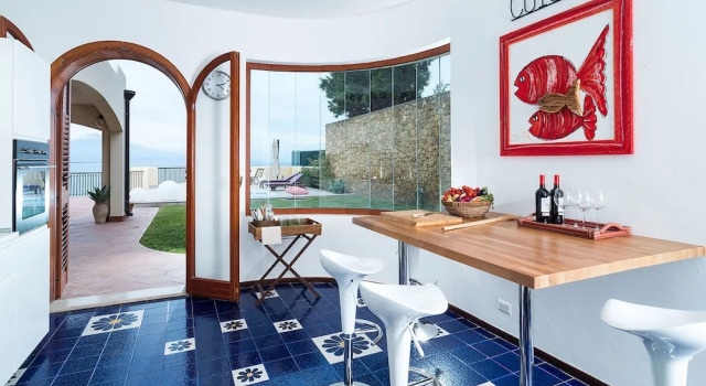 Вилла с 4 комнатами с видом на море Villa Baia del Riccio