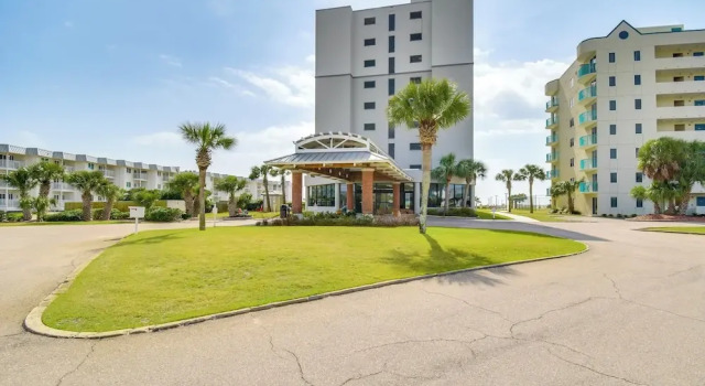 On-site Beach Access: Studio in Gulf Shores