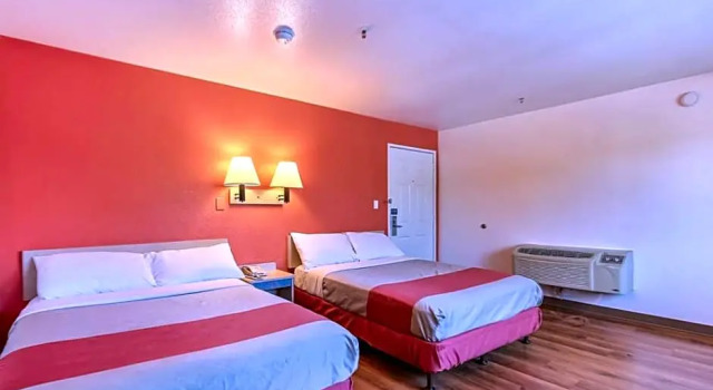 Четырёхместный люкс Motel 6-Pinole, CA