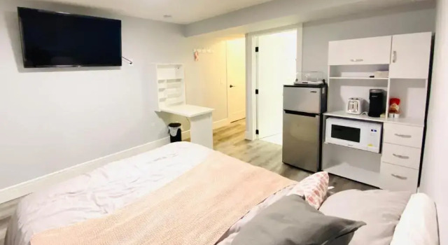 Cozy basement suite-溫馨小屋 designated parking, Rezerwuj Hotel Hotele w Calgary Region z parkingiem, Parking