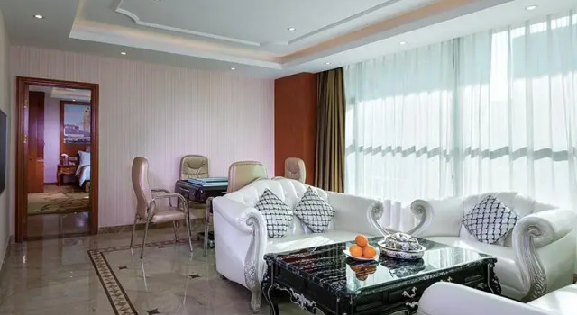 Люкс Deluxe Vienna 3 Best Hotel Shenzhen Pinghu Fumin Road