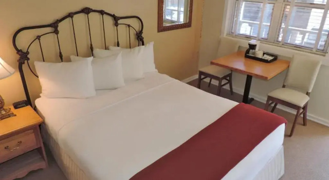 Номер Classic The Victorian Inn