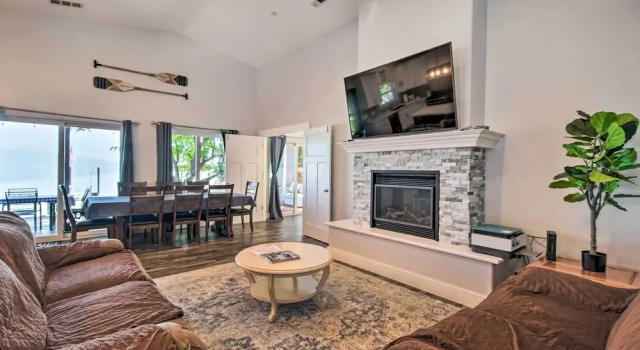 Spacious Lakeport House on Clear Lake w/ Dock, Buchen Sie Ferienhaus Lakeport Kalifornien