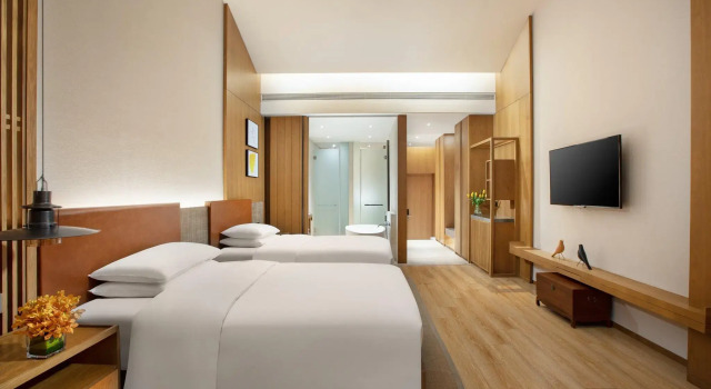 Двухместный номер Premium с видом на озеро voco Thousand Island Lake by IHG