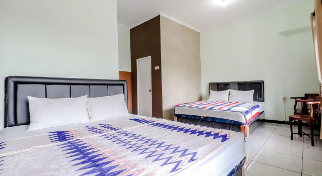 Camera familiare Standard Hotel Bintang Mitra RedDoorz