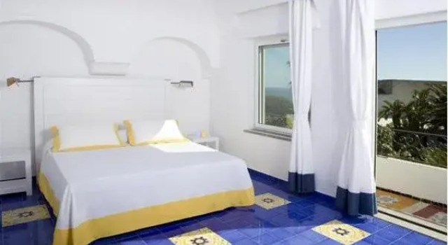 Hotel Terme San Michele & SPA, WorldHotels Distinctive, Забронировать Отель Серрара Кампания