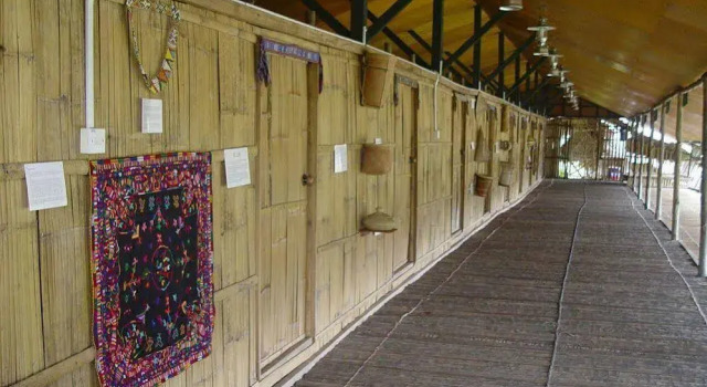 Sabah Tea Garden-Longhouses, Rezervovat Hotel Ranau Sabah