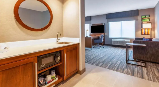 Двухместный люкс c 1 комнатой Hampton Inn & Suites Bloomfield Hills Detroit