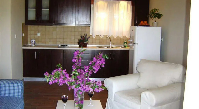 Vassilis Guest House, Buchen Sie Pension Hotels in Epirus mit Pool, Schwimmbad