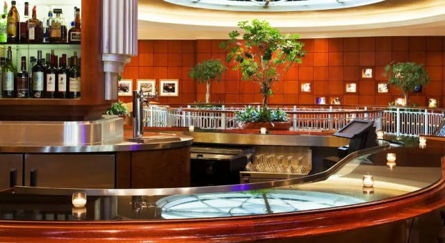 Sheraton Atlantic City Convention Center Hotel, Забронировать Отель Атлантик-Сити Джерси-Шор, рядом с Театр IMAX в Тропикане