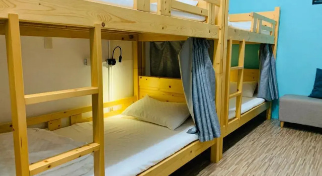 Bett im Wohnheim Golden House