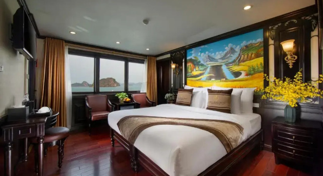 Семейный люкс с балконом Athena Royal Cruise - Luxury in Halong Bay