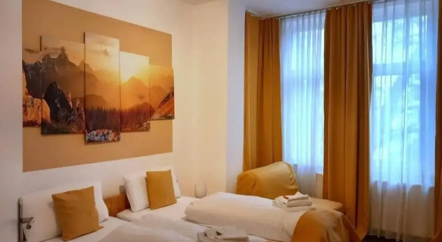 Трёхместный номер Standard Hotel Karolinger - Self Check-In