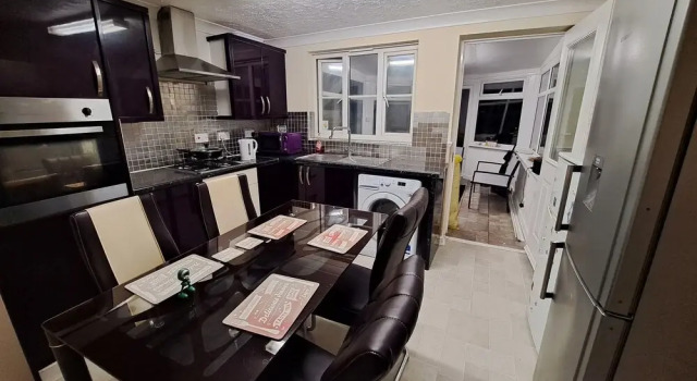 J&A Stay, Book Hotel Thamesmead London og omegn