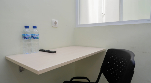 RedDoorz Syariah near Gerbang Tol Krapyak 2 Semarang, Book Hotel Hotels in Semarang with Parking, near Ereveld Kalibanteng, Parking