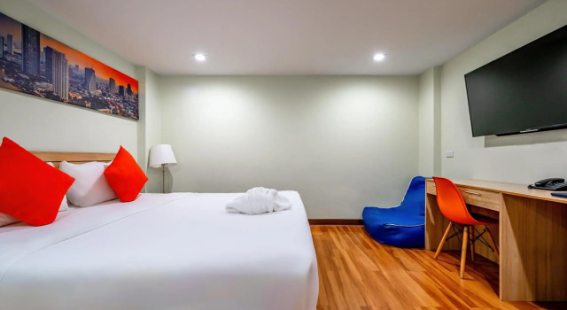 7 Days Premium Hotel at Icon Siam Station - No Parking, Забронировать Отель Отели Кхлонг Сана с бассейном, Бассейн