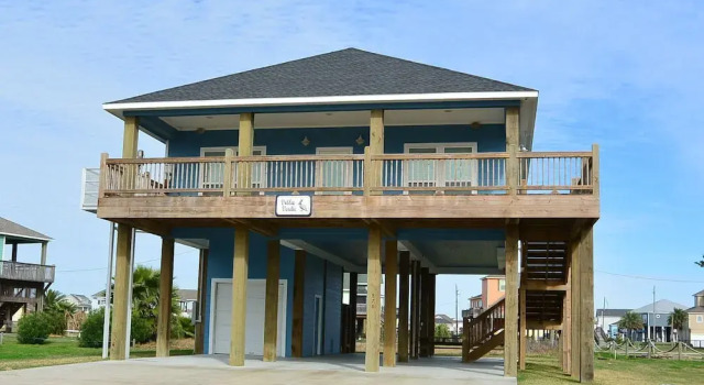 Villa Verdie by RedAwning, Book Villa Bolivar Peninsula Houston