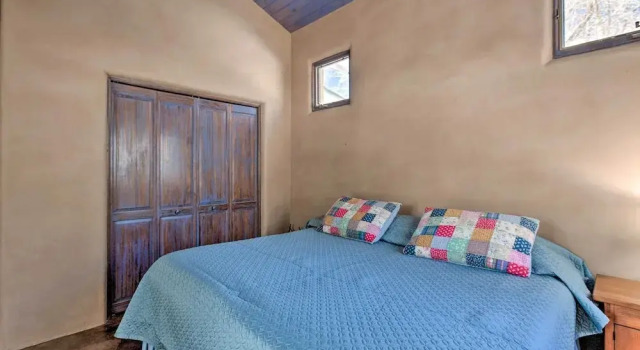 Коттедж Unique Casita w/ Kiva Fireplace: 11 Mi to Taos Ski