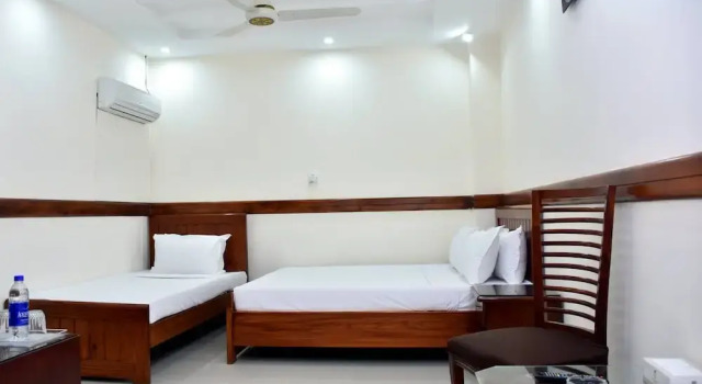 Royal Inn Hotel, Rezerwuj Hotel Peszawar Federally Administered Tribal Area