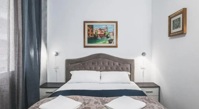 Bulldog Station Apartments with private WC, AC, TV, Забронировать Апартаменты/квартира Отели Местре с парковкой, Парковка