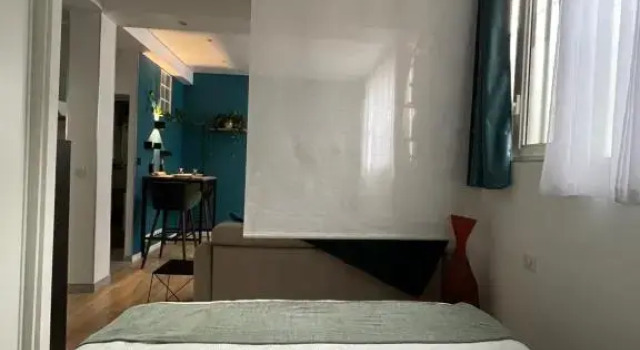 Très beau Studio Lumineux refait a Neuf !