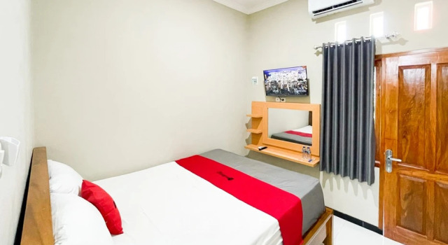 RedDoorz near Alun-Alun Purwokerto 3, Réserver Hôtel Hôtels à Central Java avec parking, Parking