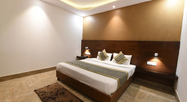 Номер Deluxe OYO Flagship 5383 Hotel Under Bridge Inn