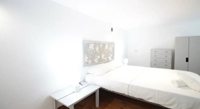 Dúplex en Bajos con Cama de Matrimonio y WiFi Metro Bilbao, Boek Hotel Madrid Community of Madrid, in de buurt van Edificio Grassy