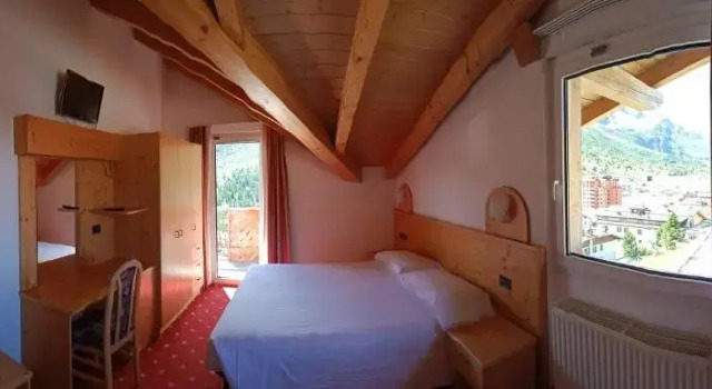 Четырёхместный номер Standard с балконом Hotel Cielo Blu